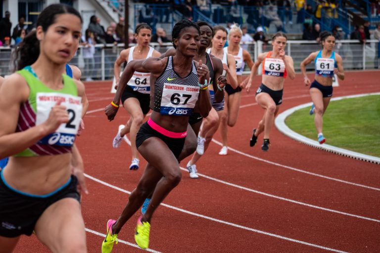 people running a race